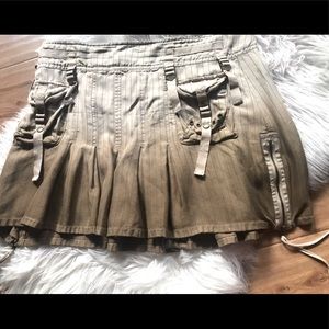 Pretty short pleated DA-Nang  Mini lots of pockets and zips